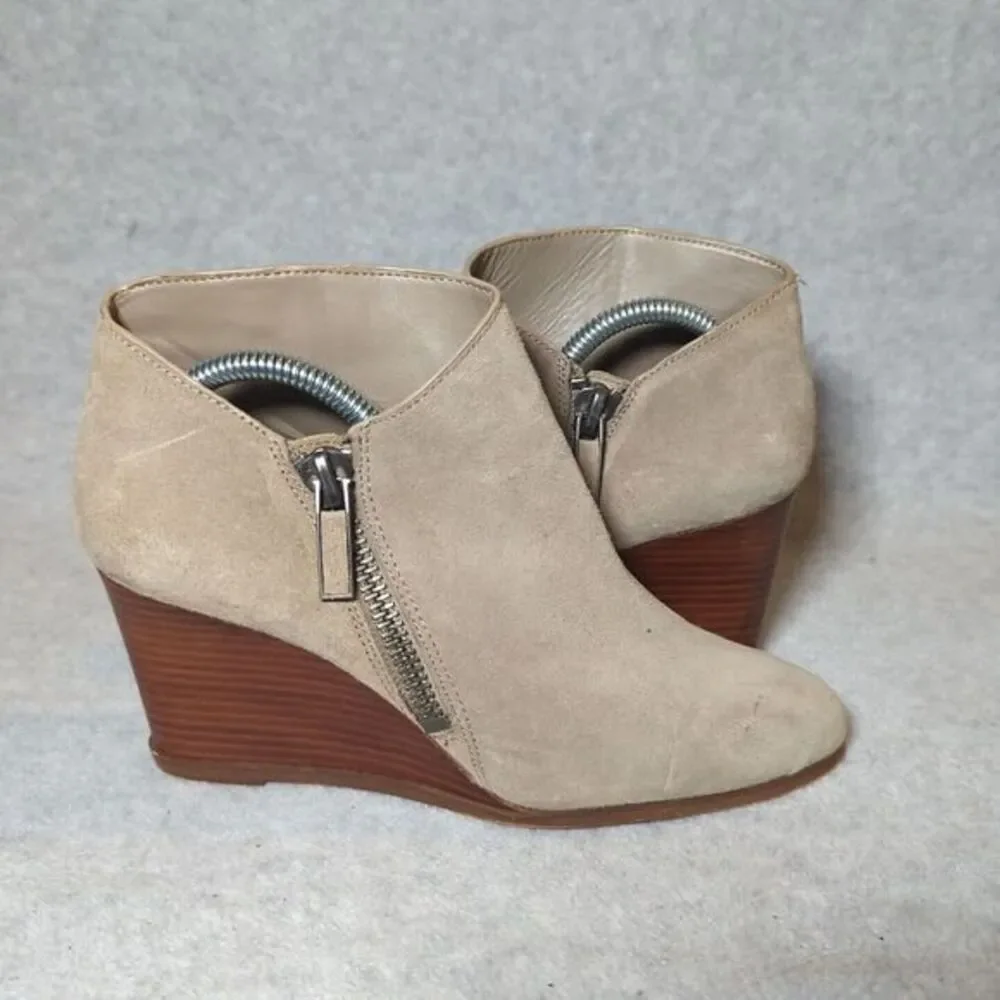 1STATE  Women's Kaleb‎ Boot Size 8 Wedge Heel Tan Taupe Suede Zip Shoe